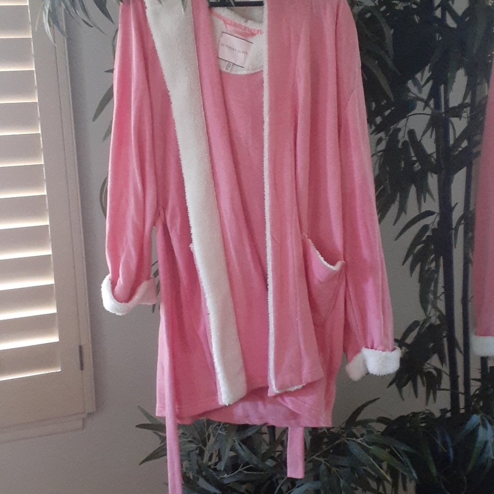 Robe - Picture 4 of 4